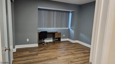 56 Woods Edge Dr in Roxbury Township, NJ - Building Photo - Building Photo