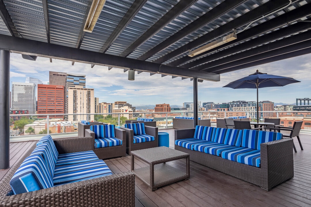 Point 21 in Denver, CO - Foto de edificio