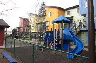 Miraflores in Portland, OR - Building Photo - Building Photo