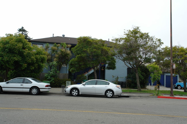 1900 Woolsey St in Berkeley, CA - Building Photo - Building Photo