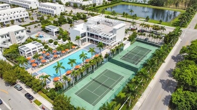 10300 NW 66th St, Unit 305 in Doral, FL - Building Photo - Building Photo