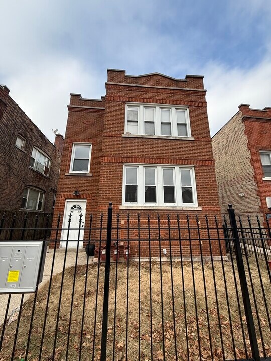 4848 W Wabansia Ave in Chicago, IL - Foto de edificio
