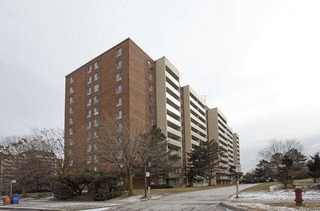 25 Four Winds Dr in Toronto, ON - Building Photo - Building Photo