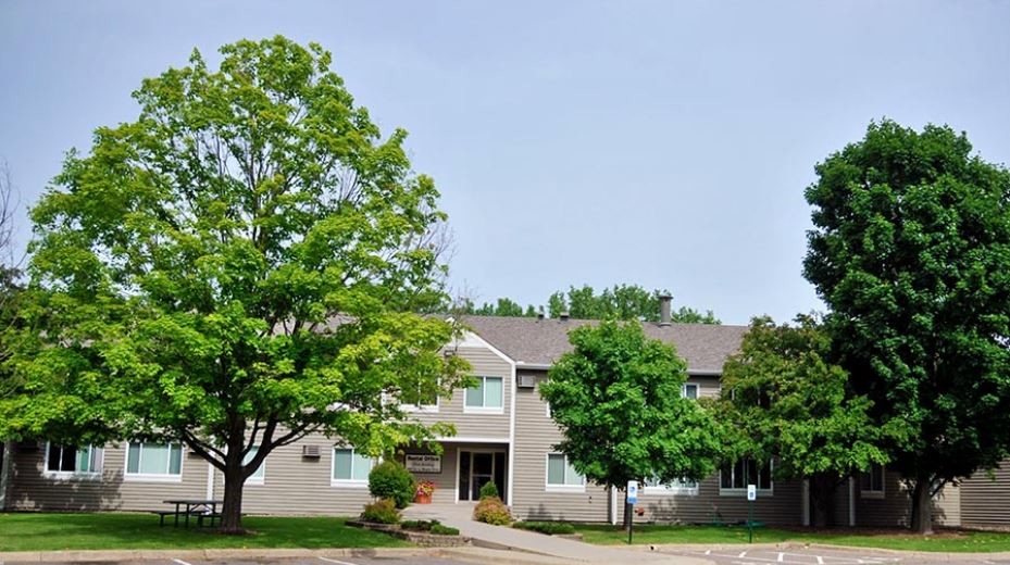 Surrey Gardens Apartments in Eagan, MN - Building Photo