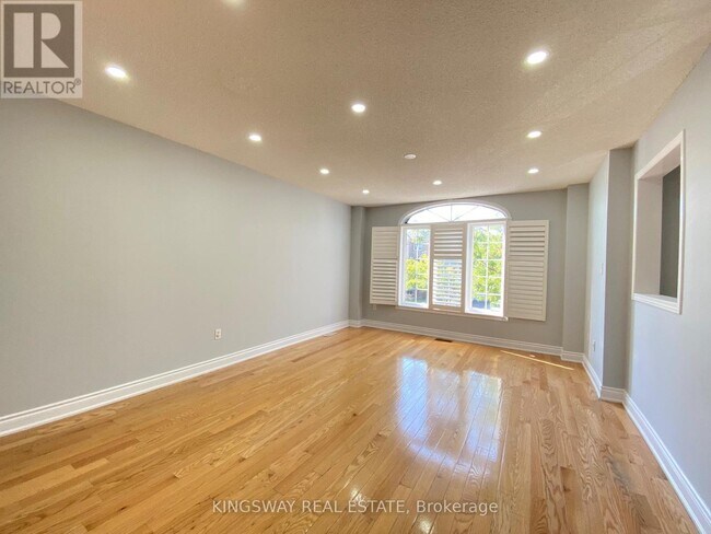 33 Caranci Crescent in Brampton, ON - Building Photo - Building Photo