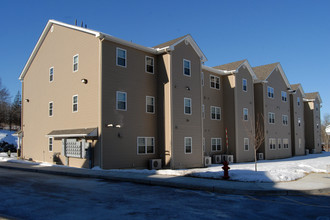 Oakridge Apartments in Middletown, NY - Building Photo - Building Photo