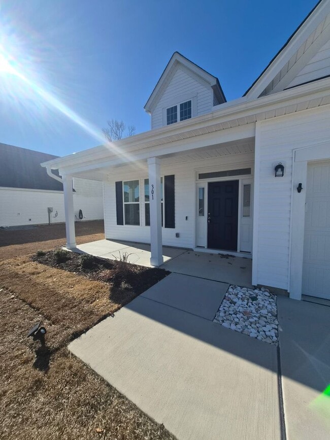 301 Harvest Mdw Xing in Jacksonville, NC - Building Photo - Building Photo