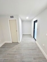 141 NE 183rd Ter, Unit 141 A in Miami, FL - Foto de edificio - Building Photo