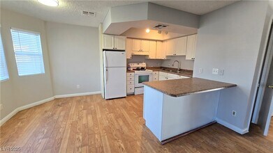 1600 Burningwood Ln, Unit 201 in Las Vegas, NV - Building Photo - Building Photo