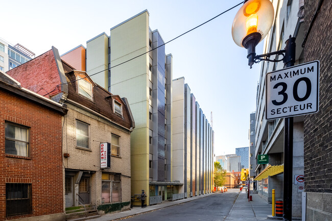 300 Christin Rue in Montréal, QC - Building Photo - Building Photo