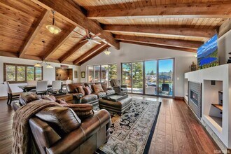401 Crystal Ct in South Lake Tahoe, CA - Building Photo - Building Photo