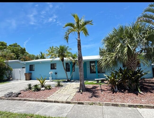 101 SE 14th Pl in Deerfield Beach, FL - Building Photo - Building Photo