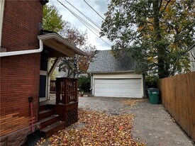 656 Lafayette Ave in Buffalo, NY - Building Photo