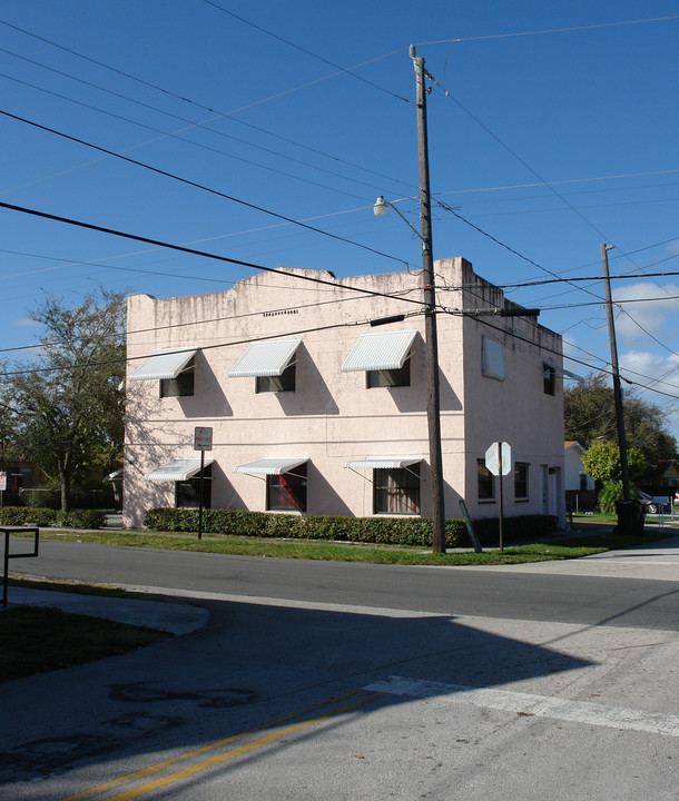 317 NW 5th Ave in Dania Beach, FL - Building Photo