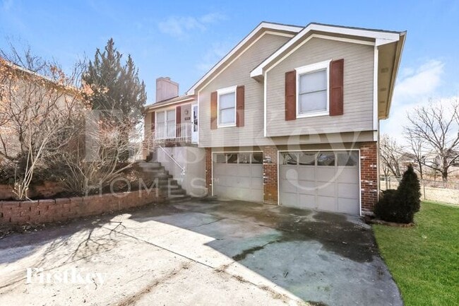 6826 Willis Dr in Pleasant Valley, MO - Building Photo - Building Photo