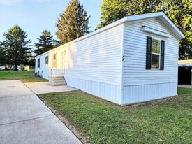 230 Whittlesey Ave in Norwalk, OH - Building Photo