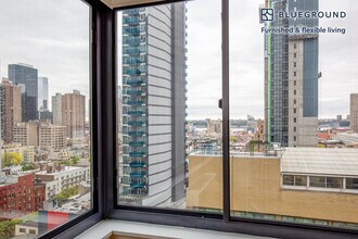 235 W 48th St in New York, NY - Building Photo - Building Photo