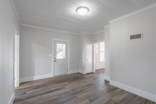 201 14th St, Unit #1 in Winona Lake, IN - Building Photo