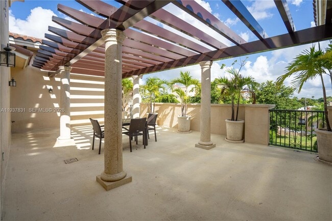 300 Majorca Ave in Coral Gables, FL - Building Photo - Building Photo