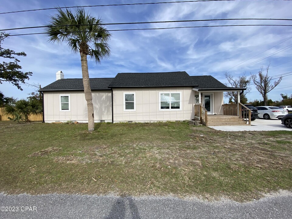 310 E 6th St in Lynn Haven, FL - Building Photo