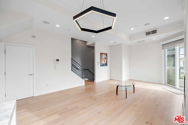 438 Arnaz Dr in Los Angeles, CA - Building Photo - Building Photo