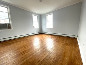 101 King St, Unit 1 in Nutley, NJ - Building Photo - Building Photo