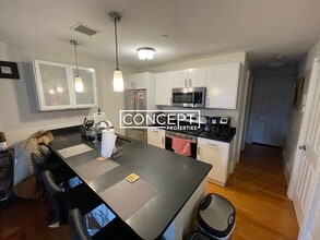 658 Massachusetts Ave, Unit 5 in Boston, MA - Foto de edificio - Building Photo