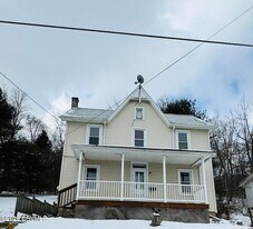 31 Campbell St in Montgomery, PA - Building Photo