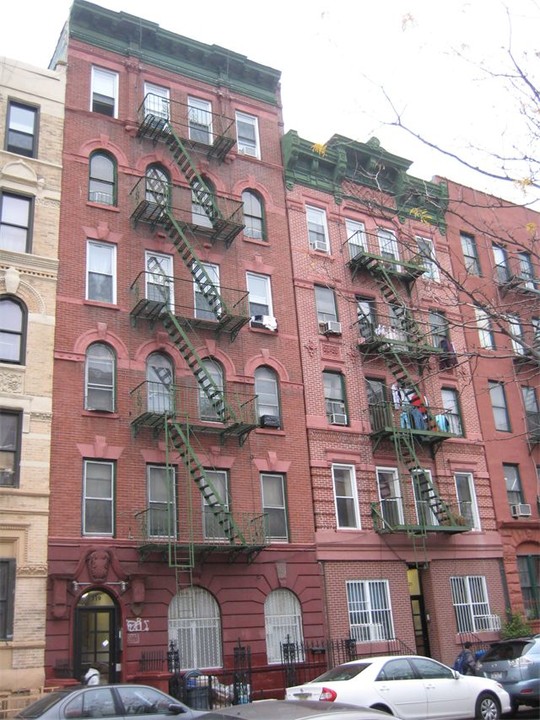 121 Henry St in New York, NY - Foto de edificio