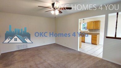 440 E Carson Ln in Mustang, OK - Building Photo - Building Photo