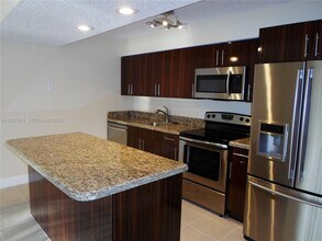 4055 W McNab Rd in Pompano Beach, FL - Building Photo - Building Photo