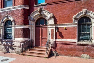 1800 4th St NW in Washington, DC - Foto de edificio - Building Photo