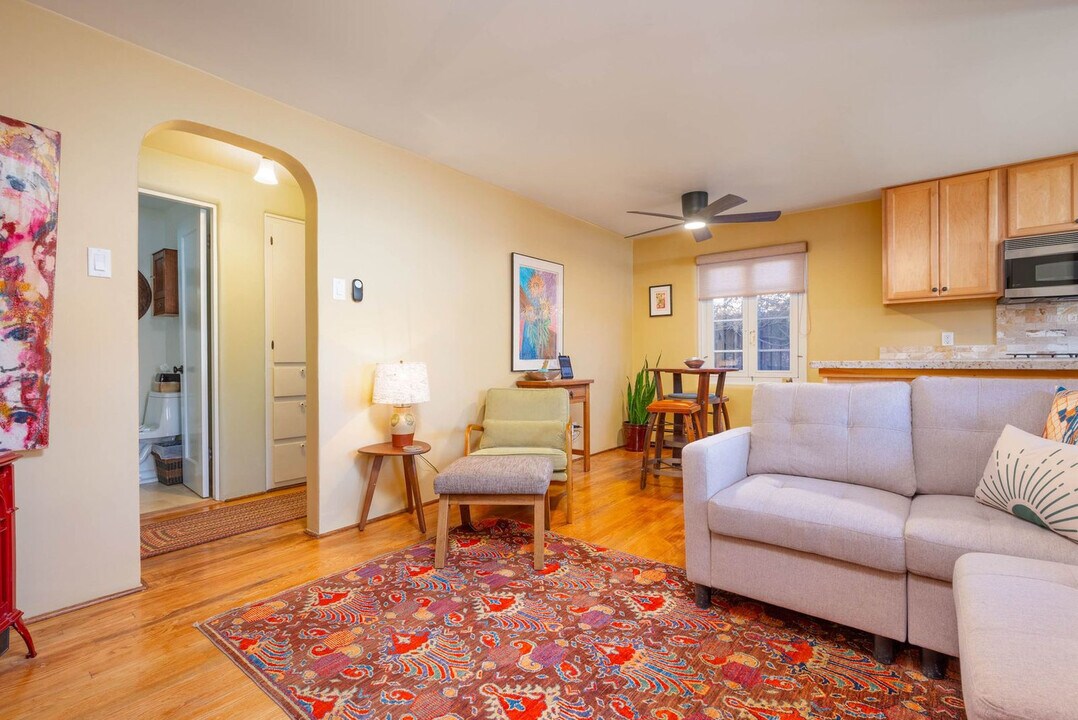 325 Sena St in Santa Fe, NM - Building Photo