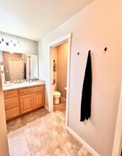 33943 Rolling Hills Dr in Scappoose, OR - Building Photo - Building Photo
