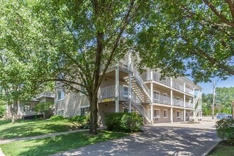 120 E Davenport St, Unit 5 in Iowa City, IA - Foto de edificio - Building Photo