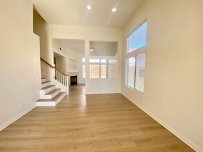 590 Vista Del Sol in Camarillo, CA - Building Photo - Building Photo