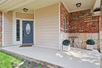 551 Kirby Dr in Argyle, TX - Foto de edificio - Building Photo