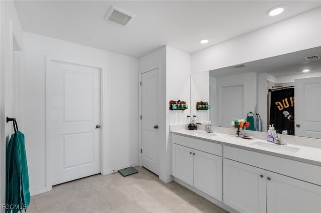 property at 3856 Treasure Oak Wy