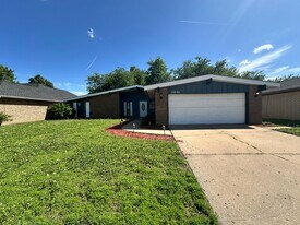 11004 NW 115th St in Yukon, OK - Building Photo