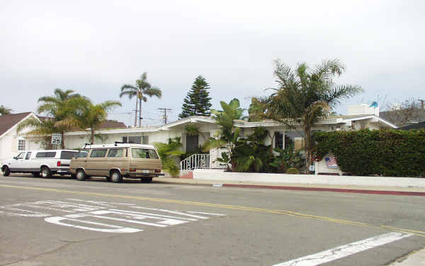 7417-7427 Olivetas Ave in La Jolla, CA - Foto de edificio