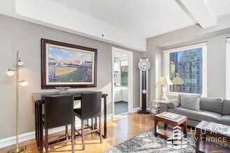 160 Central Park S-Unit -3011 in New York, NY - Foto de edificio - Building Photo