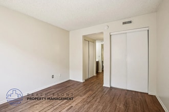 1602 N Ross St in Santa Ana, CA - Foto de edificio - Building Photo