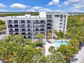 4201 N Ocean Dr in Hollywood, FL - Building Photo - Building Photo