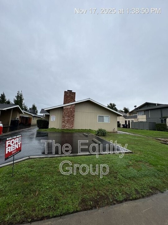 2736 S Sallee St in Visalia, CA - Building Photo