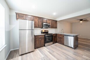 Oakwood Heights Townhomes in Republic, MO - Building Photo