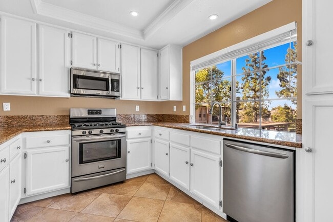 175 Vía Contento in Rancho Santa Margarita, CA - Building Photo - Building Photo