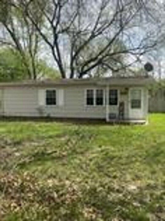 1831 Parkdale Dr in Champaign, IL - Building Photo