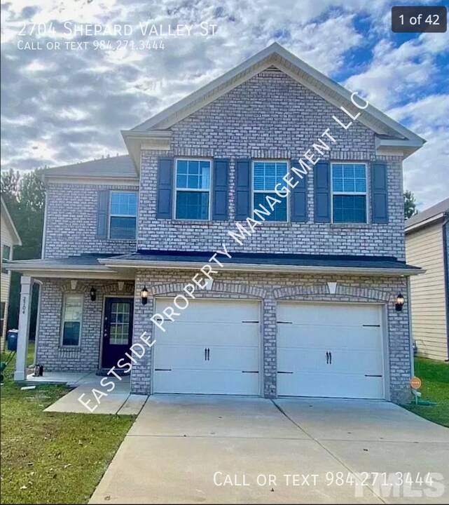 2704 Shepherd Valley St in Raleigh, NC - Building Photo