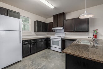 Vineyards at Iowa in Iowa, LA - Building Photo - Interior Photo