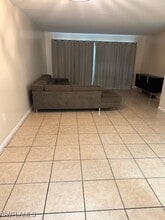 4900 Biscayne Dr in Naples, FL - Building Photo - Building Photo